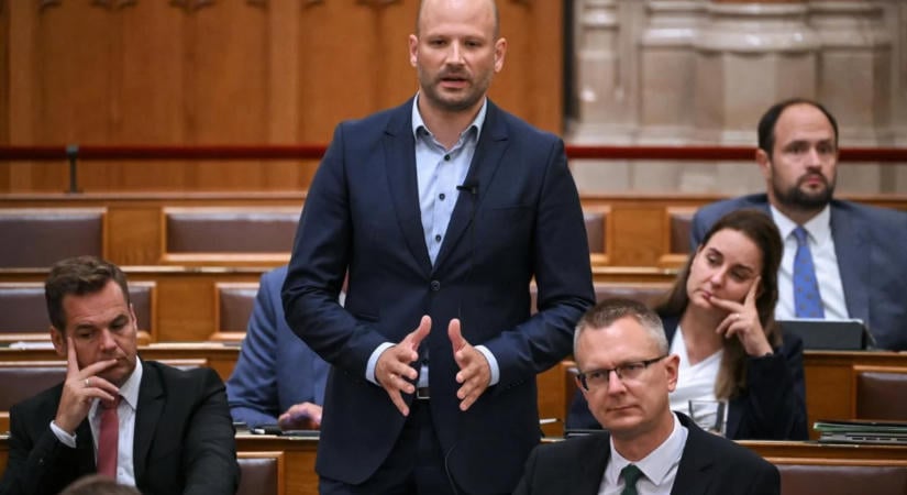 Az M6-os autópálya koncessziójáról vár dokumentumokat a Fidesz