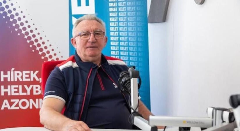 Rendőrök érkeznek Nyíregyházán a motorosok kedvelt üzletébe