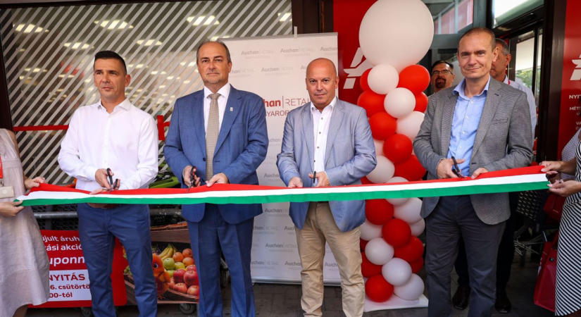 Megújult az Auchan szekszárdi áruháza – ilyen lett, nézzen be velünk! (képgalériával)