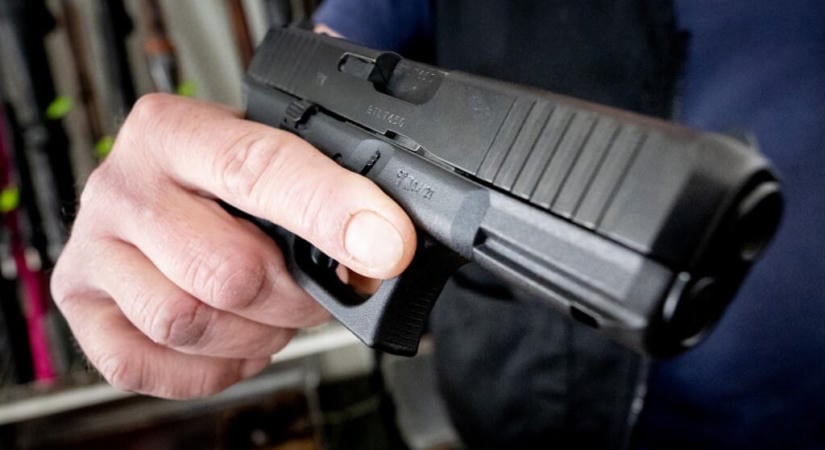 10 év börtönt kaphat az amerikai férfi, szövetségi ügynöknek adott el nyomtatott fegyveralkatrészt