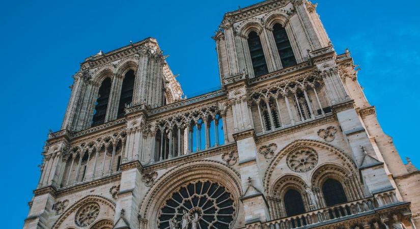 A Notre-Dame szobraiból olvasta ki az örök élet titkát, majd köddé vált az utolsó alkimista