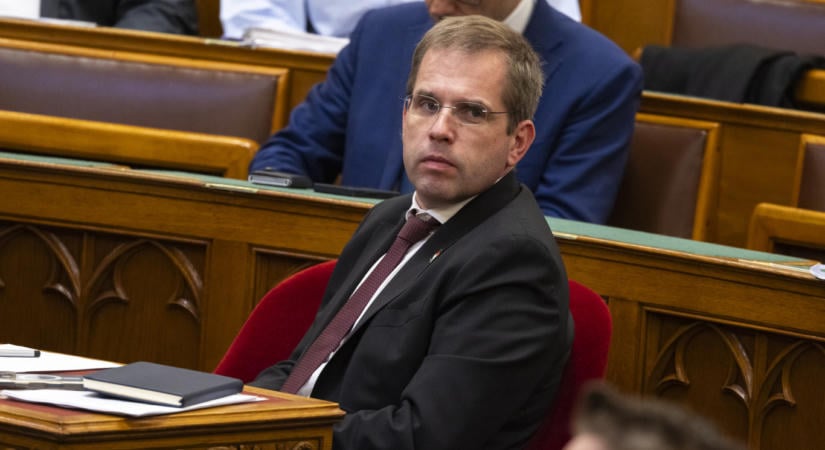 Költségvetési csalás és hűtlen kezelés gyanújával feljelentést tett a Miniszterelnökség a Mesterséges Intelligencia Kutató Központ 300 milliós támogatása miatt