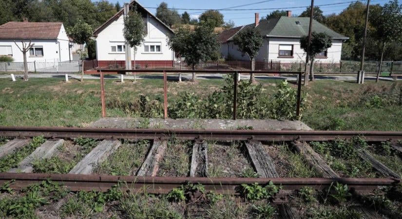 17 éve ment el az utolsó vonat – mára szinte elnyelte a természet a zalai vasútvonalat