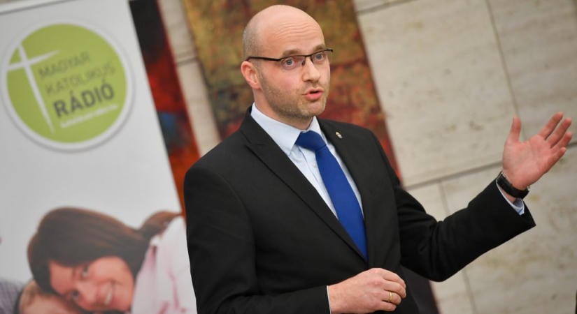 A Magyar Katolikus Rádió egyik vezetője válthatja az energiajogászt a Médiatanácsban