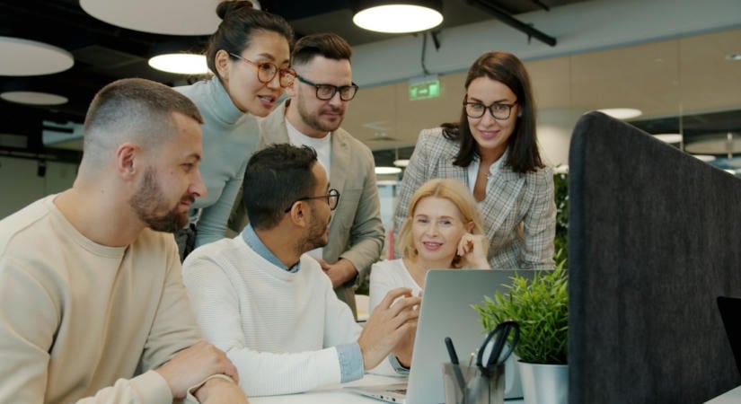 Emberközpontú AI-stratégiát követ a Smartsheet
