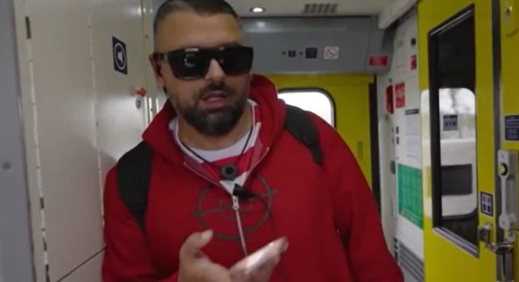 Elkezdődött A visszavágó, Pápai Joci rögtön eltévedt egy fülkés vonaton: „Ez olyan, mint egy bankrendszer”