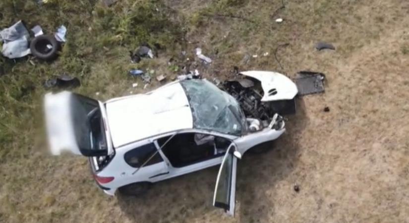 Esélye se volt elkerülni a becsapódást a vétlen sofőrnek – így történhetett a halálos karambol a 3-as főúton (videóval)