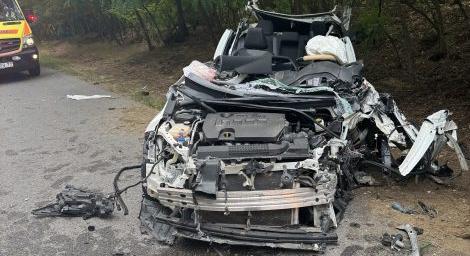 Beszorult roncsból kellett kimenteni a sofőrt Nyírlugoson