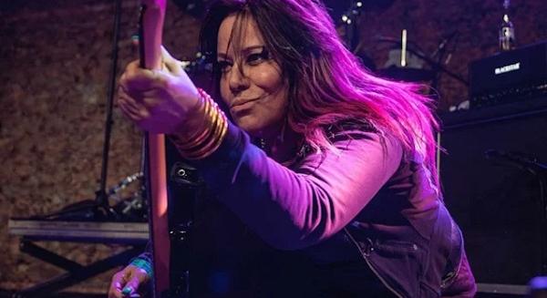 Elhunyt Jennifer Finch, az L7 basszusgitárosa