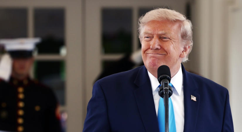 Drága a benzin? Trump azért vett 250 Cadillacet