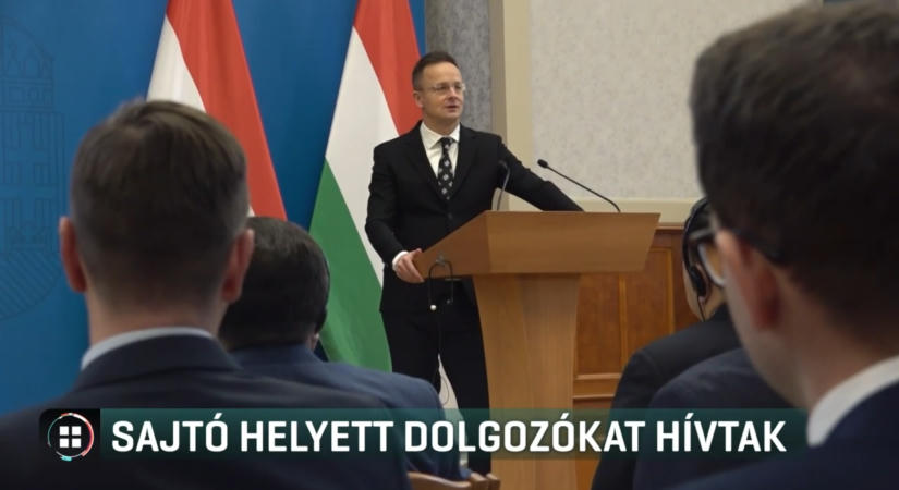 Nem akarták megsérteni a külföldi vendégeket, „biodíszleteket” ültettek a terembe, hogy az ne legyen üres