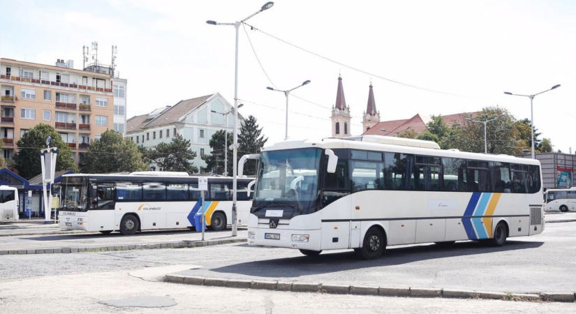 Dráma a szombathelyi buszpályaudvaron: Elindult a sofőr, miközben az ajtó elsodorta a mozgáskorlátozott utast