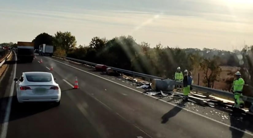 Teherautó és személyautó ütközött az M3-ason Vásárosnamény felé – egy sávon halad a forgalom, a torlódás már 3 kilométeres