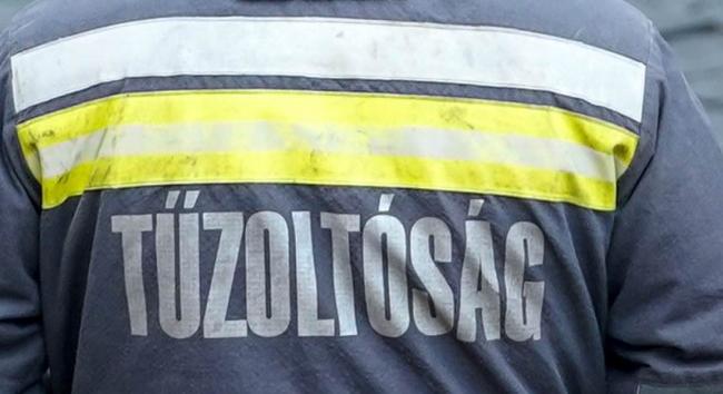 Kigyulladt egy autó Debrecenben