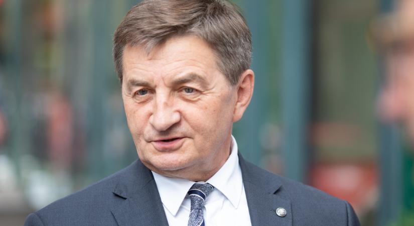 „Ez a száz nap nem fog változtatni az ezeréves magyar-lengyel barátságon” – Marek Kuchciński a Mandinernek