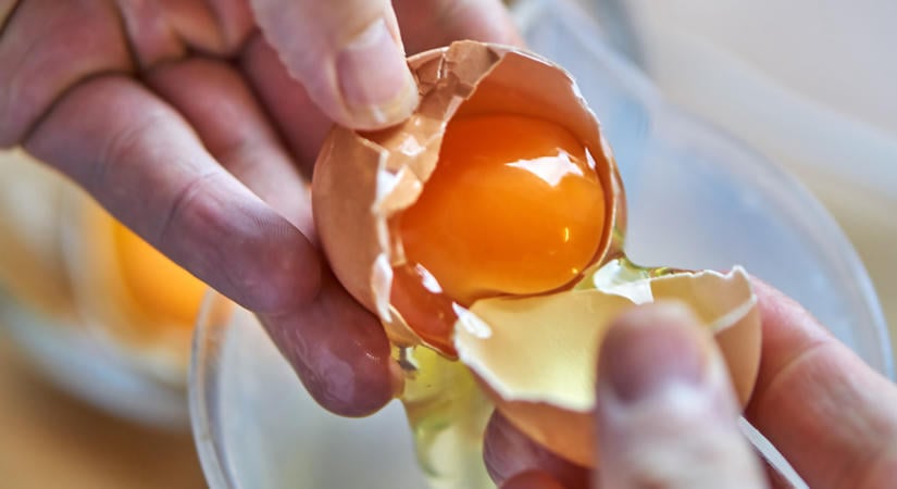 Narancssárga a tojássárgája? Ebből még nem tudhatod, hogy házi tojást vettél-e