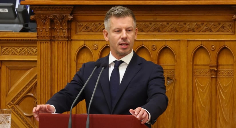 Magyar Péter biciklizés közben mondta el, hogy miről tárgyalt ma a kormány - videó