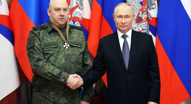Putyin megparancsolta „Armageddon tábornoknak” Kijev hídjainak a lerombolását – The Telegraph
