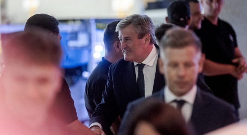 Kapitány István: A rezsicsökkentést fenntartjuk, a támogatást újabb csoportokra is kiterjesztjük