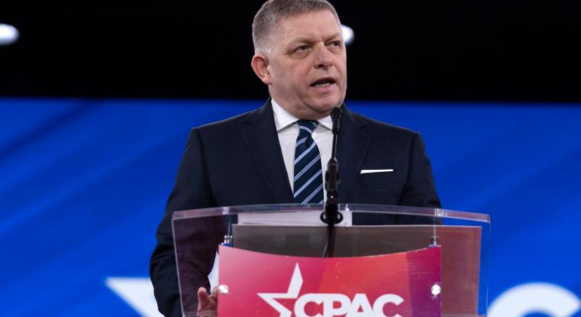 Fico tagadja, hogy ismerte volna Steve Bannont, pedig tavaly egy konferencián léptek fel