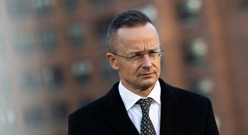 Szijjártó Péter máris munkához látott a BYD-nál, felhívta Botka Lászlót is