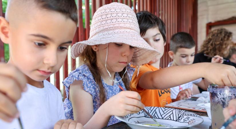 Egy hét kütyük nélkül – ezért imádják a gyerekek az Alsóvárosi Napsugaras Tájház táborát