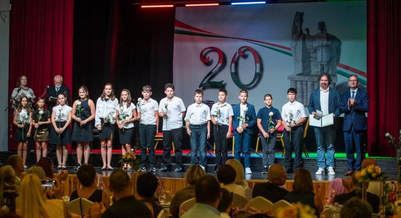 Ők kerültek fel idén Heves dicsőségfalára: 14 elismerést adtak át