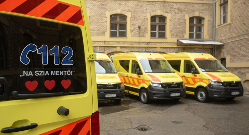 Megbánták a mentősök, hogy a temetés napján büszkélkedtek el a sikeres életmentéssel, nem mérték fel, hogy az ilyen posztok fájhatnak a családnak