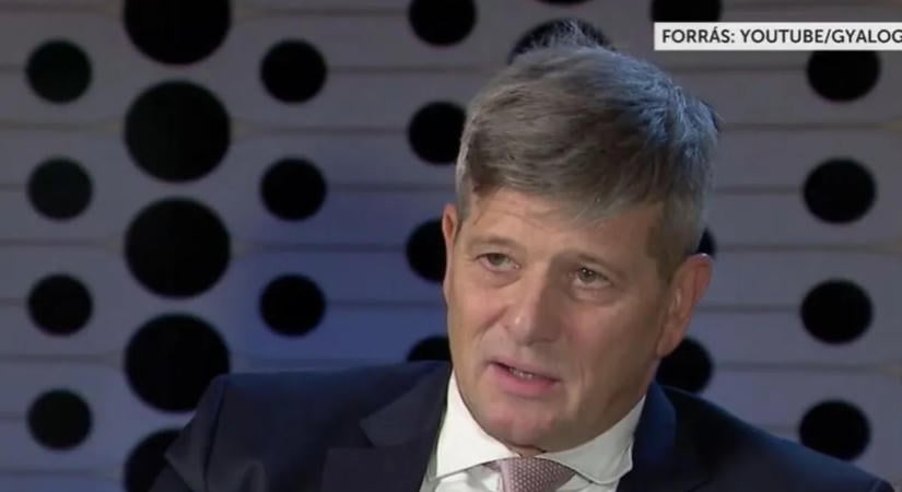 Az ügyészséget tájékoztatni kell a mentelmi jog megszűnéséről, amelynek van egy folyamata