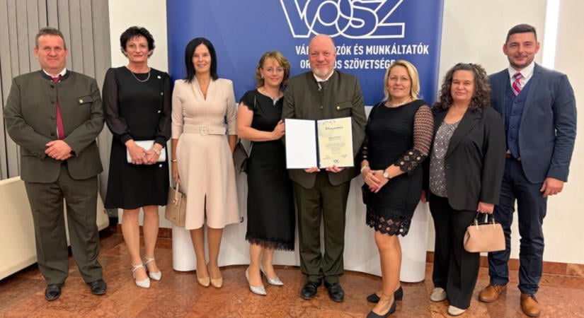 Gőbölös Péter vehette át az Év Vállalkozója díjat Tolna vármegyében
