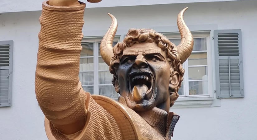 Halálosan megfenyegették a polgármestert egy ördögszobor miatt Németországban