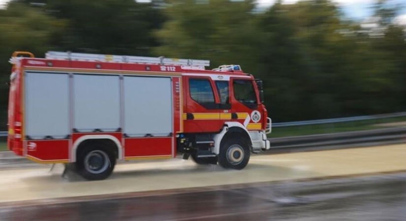 Összeütközött két autó a 33-ason, fennakadásra kell számítani