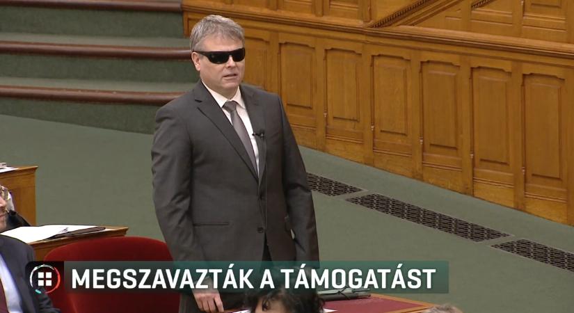 100 ezer forintos iskolakezdési támogatást szavazott meg az országgyűlés