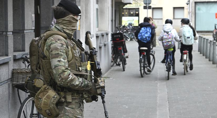 Beépült egy kém a NATO létesítményébe? Súlyos vádakkal vettek őrizetbe egy nőt Európa szívében