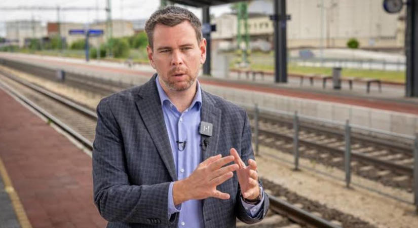 Vitézy Dávid megmagyarázta, miért futott nosztalgiakocsi a belgrádi vonalon