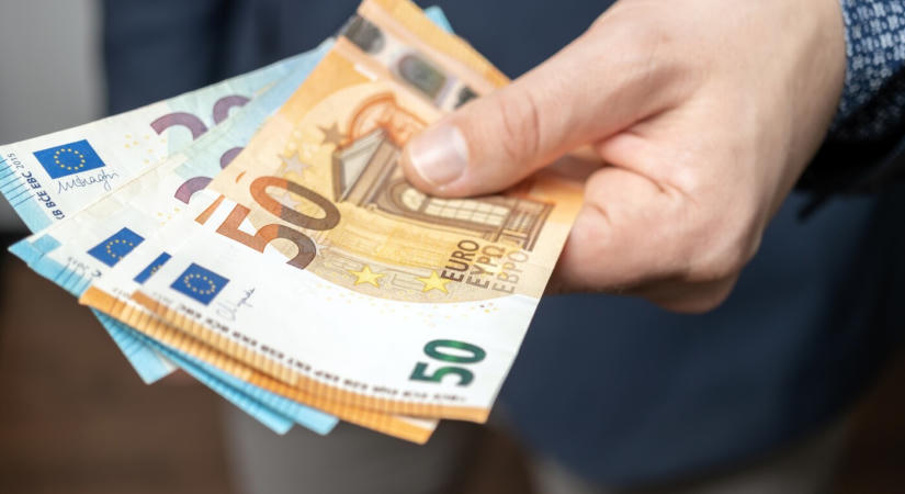 170 euró érkezik ősszel: több tízezer szülőnek még kérvényeznie sem kell