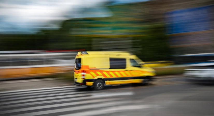 Sokkoló baleset Békásmegyeren: egyenesen az autó elé sétált egy férfi (videó)