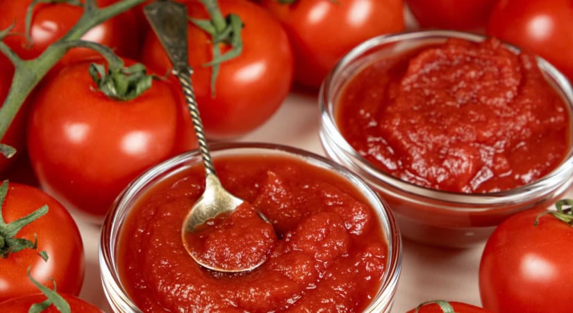 Sűrített paradicsom és ketchup házilag – hozzáadott cukor és passzírozás nélkül