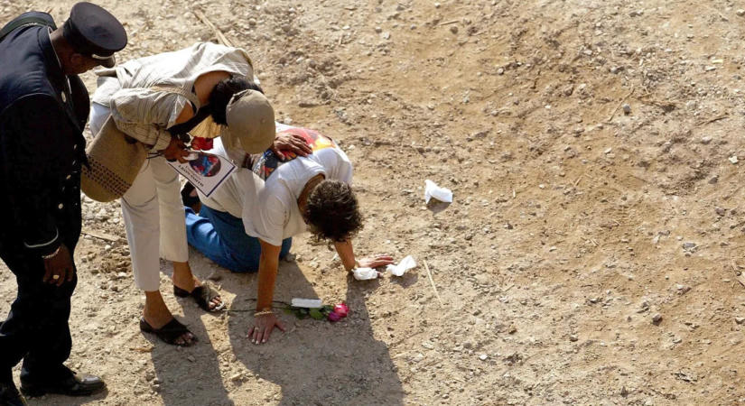 Hazavinni egy maréknyi fájdalmat: megrázó emlékezés a World Trade Center tátongó sebénél - galéria