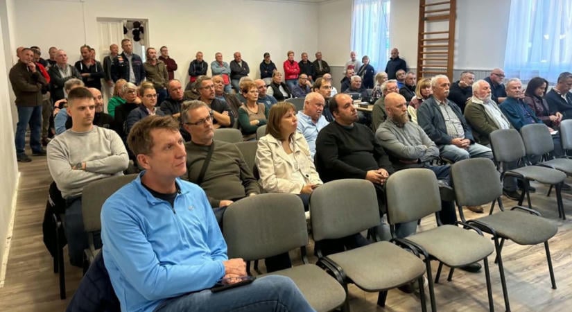 Szélerőmű-park: kételyek és érvek a Náraiban tartott lakossági fórumon
