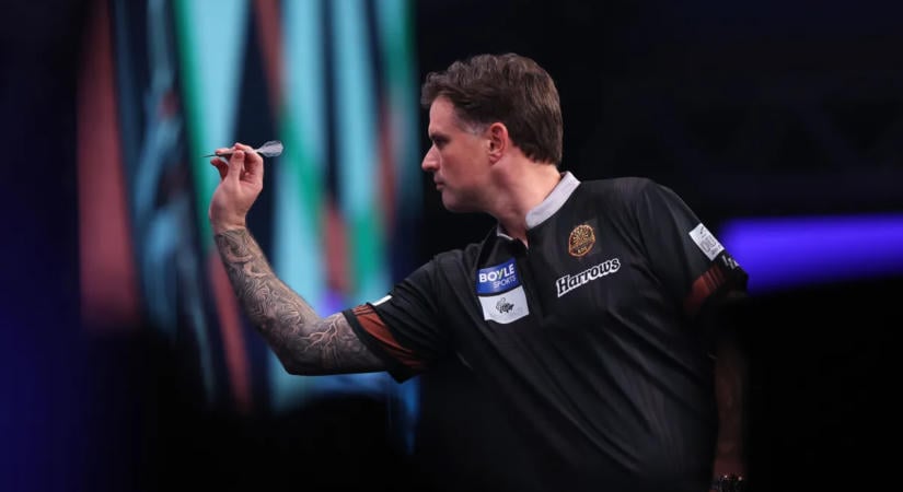 Jobban nem is indulhatott volna a darts Eb, Woodhouse már az első meccsen kilencnyilast dobott