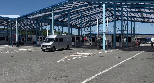 Ukrajna áthelyezheti a határellenőrző pontjait a szomszédos országokba a gabonaszállító teherautók elleni támadások miatt