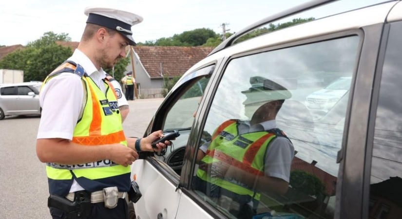 Bukósisak nélkül, ittasan, két utassal – elképesztő szabályszegések a hétvégén