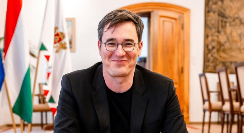 Jópár év után Karácsony Gergelyt behívták a közmédiába és most tényleg biciklivel ment