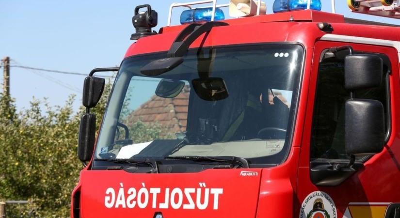 Felrobbant a motor is az ütközéstől Parádsasvárnál