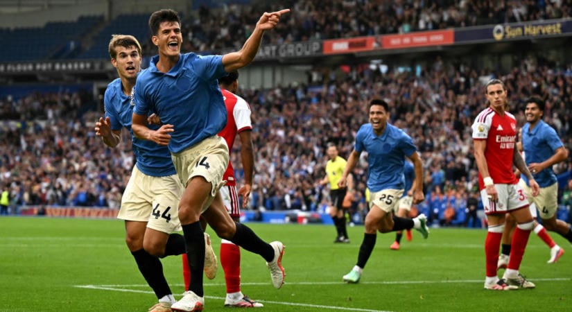 Oda az Arsenal veretlensége, a címvédőt a Brighton ütötte ki