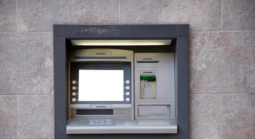 Bankautomata üzemeltetőre csapott le a Gazdasági Versenyhivatal