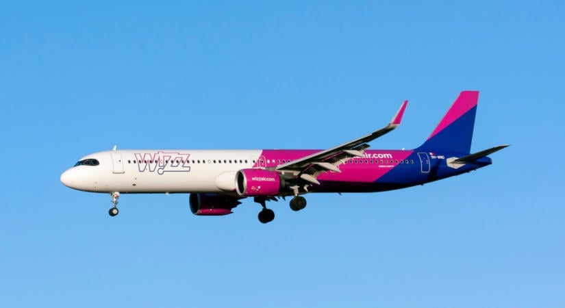 Drámai pillanatok a levegőben: elájult a Wizz Air pilótája, a légiutas-kísérőnek kellett a helyére ülnie