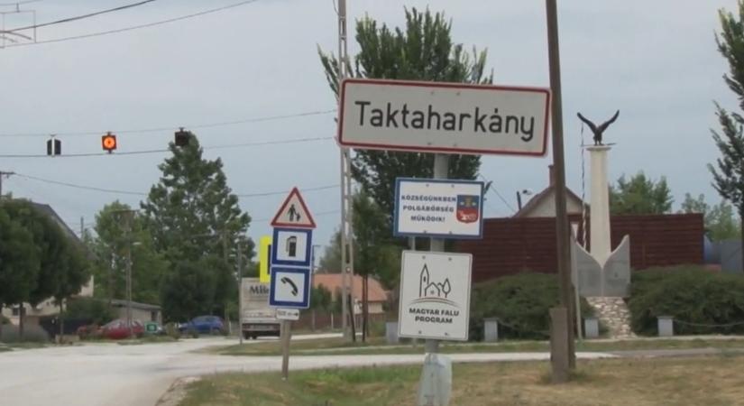 Döbbenetes leszámolás Taktaharkányban: karddal támadt a rablóra a testvér – videó