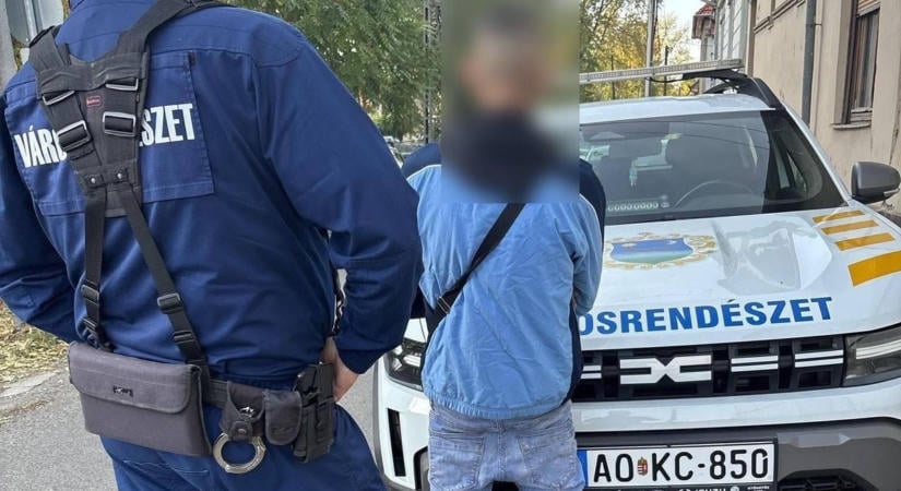 A Gyöngyösnél árokba hajtott kocsi sofőrjénél nem volt jogsi, volt helyette minden más, ami nem hétköznapi